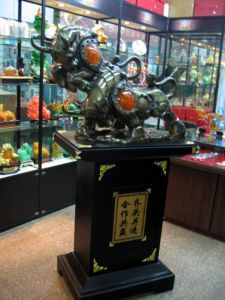 工藝品銷售的藝術 探訪杭州禮品城禮想工藝品商行